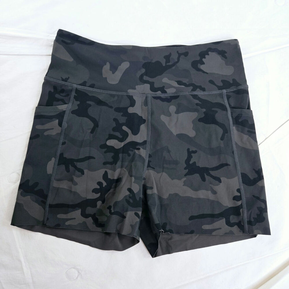 ZYIA Black & Gray Camo High-Waist Active Shorts